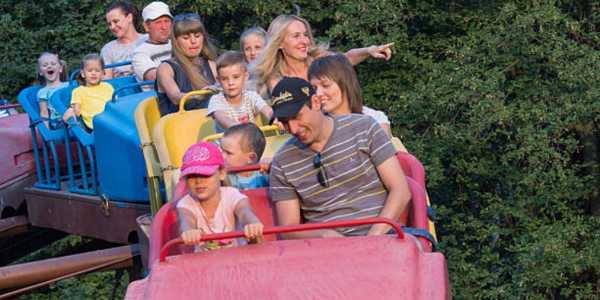 10 Family-Friendly Summer Amusement Parks