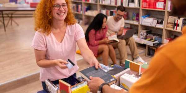 How To Use Credit Cards Responsibly During The Holidays