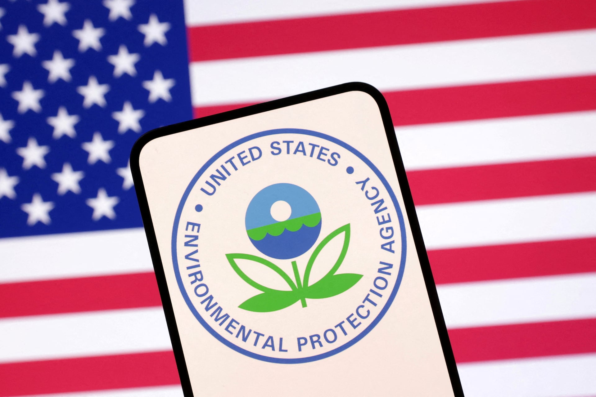 New York, 20 states sue EPA to block power plant carbon rule repeal