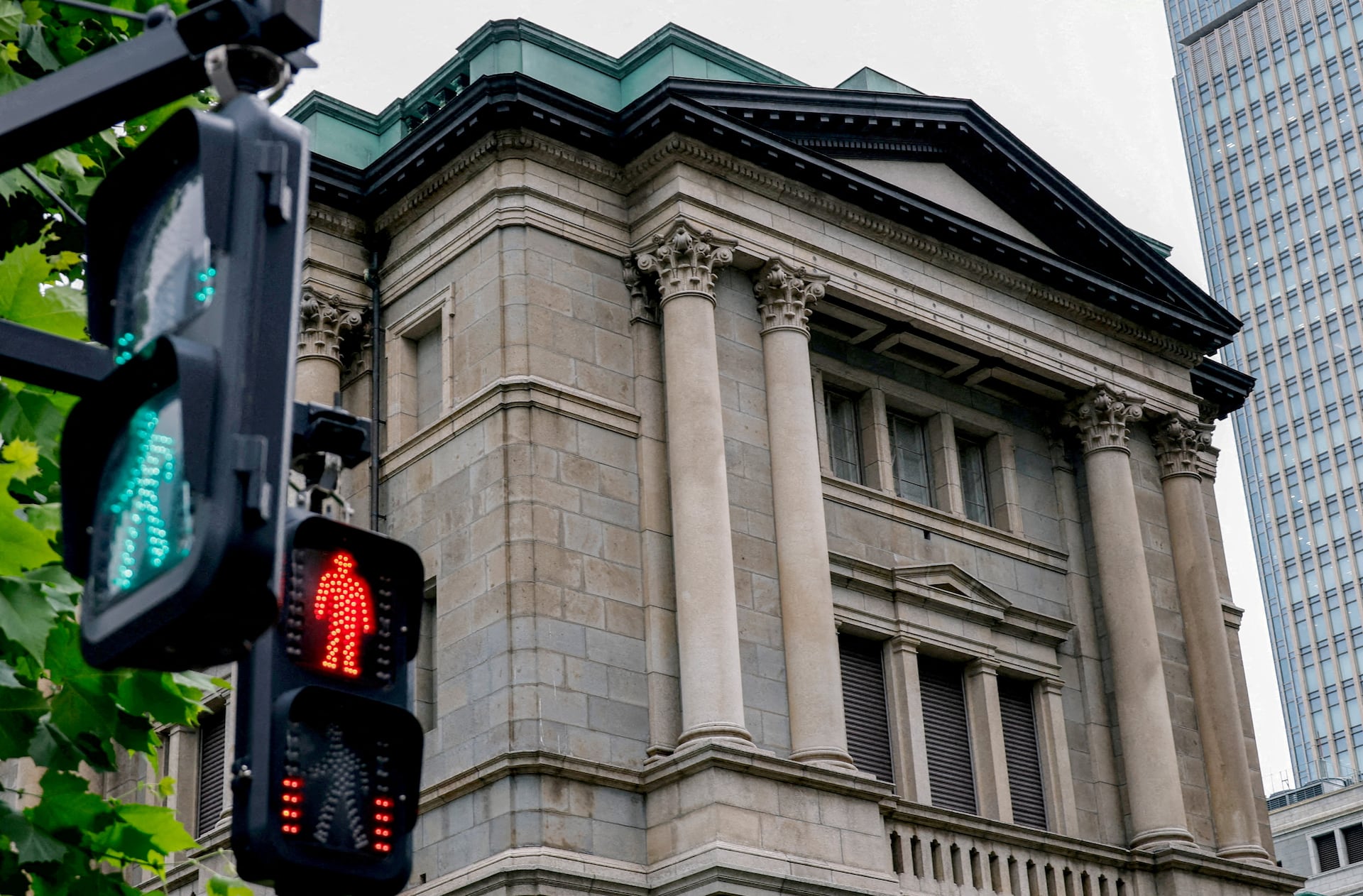 Bonds set for bruising September; stocks fare better