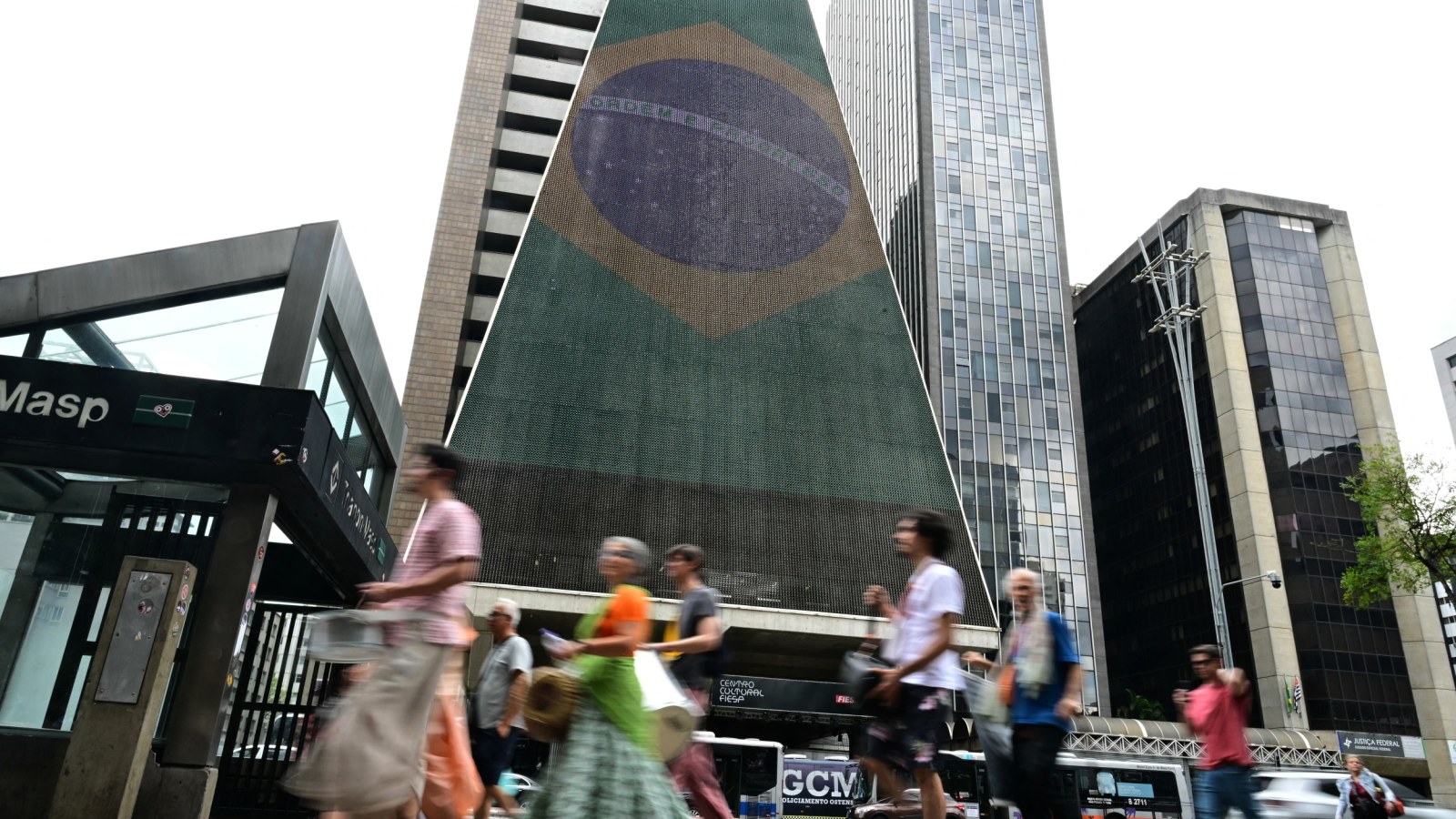 Beyond the Ballot: How Flávio Bolsonaro's Unexpected Lead Triggered the Biggest Market Day in Brazil's History