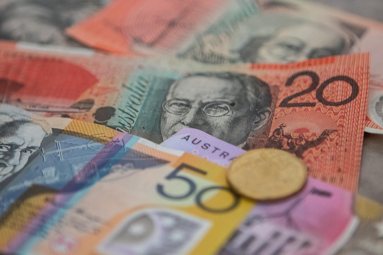 Asian Currencies Mixed as Yen Weakens, RBA Hike Looms