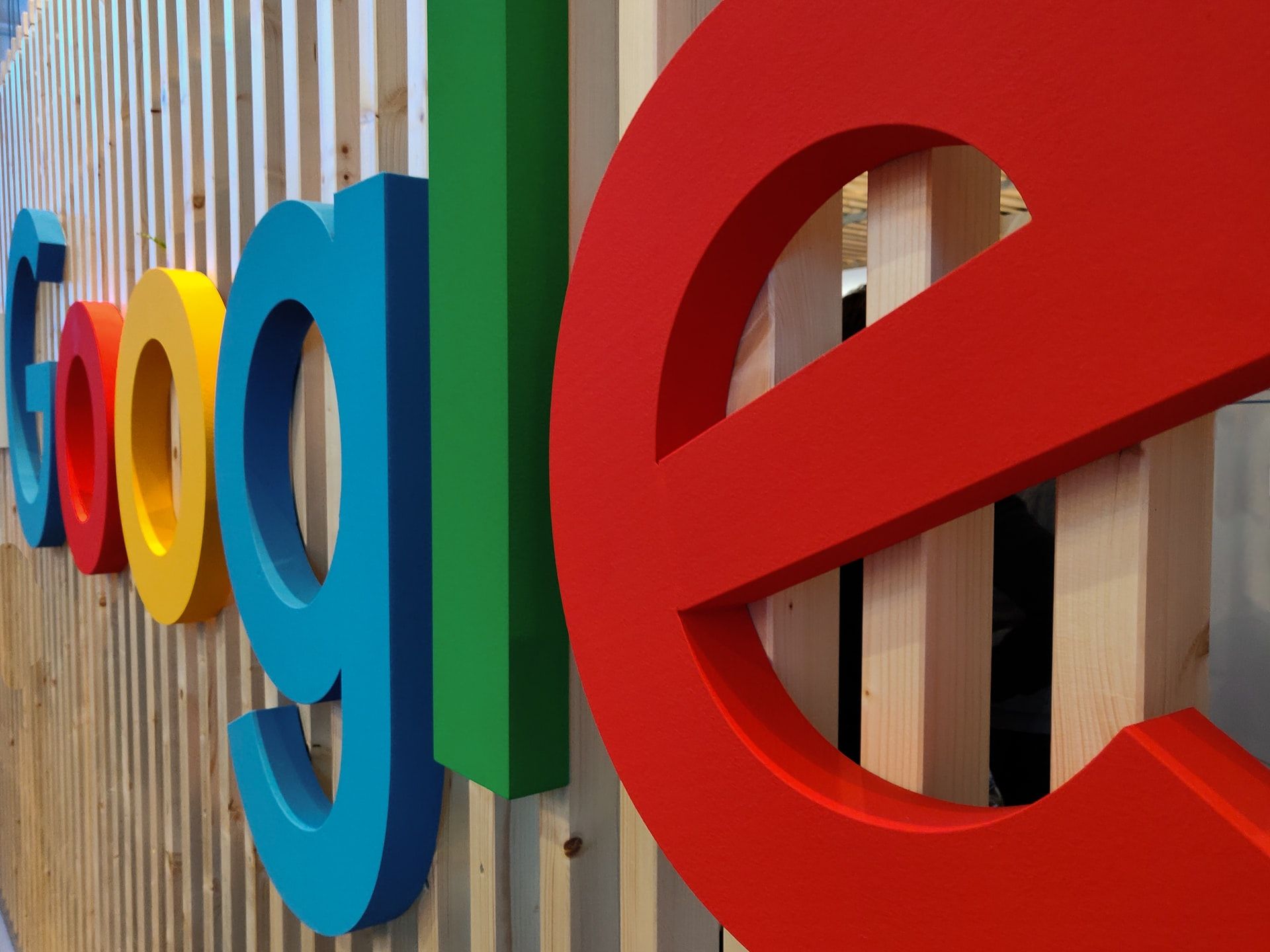 Google’s Free AI Video Push Is a Boost for Storage. Have WDC and STX Already Priced It In?
