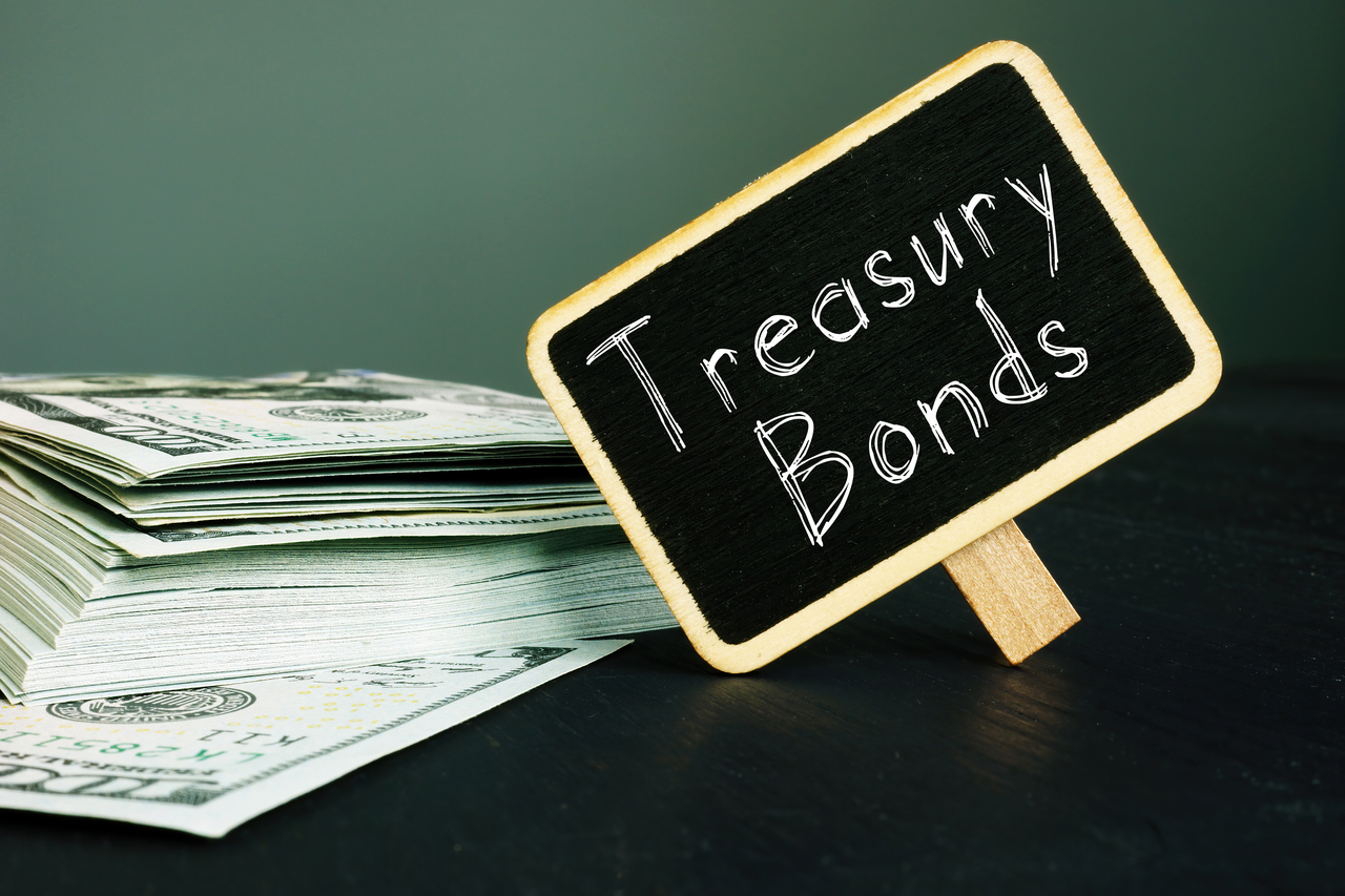 Thinking About Buying 10-Year Treasury Notes Yielding 5.3% Instead of Dividend Stocks Like Coca-Cola? Consider These 3 Factors First.